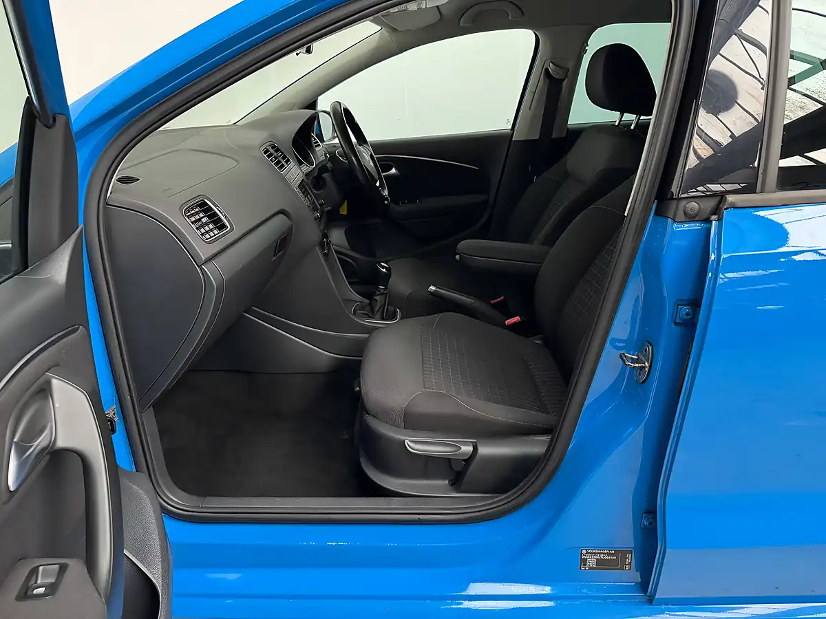 Used 2015 Volkswagen Polo Sel Mayan Blue - Interior and Exterior details 9
