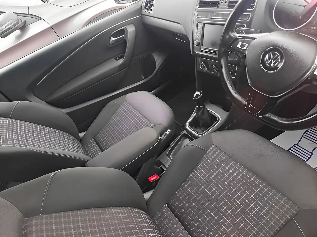 Used 2015 Volkswagen Polo Sel Red - Interior and Exterior details 4