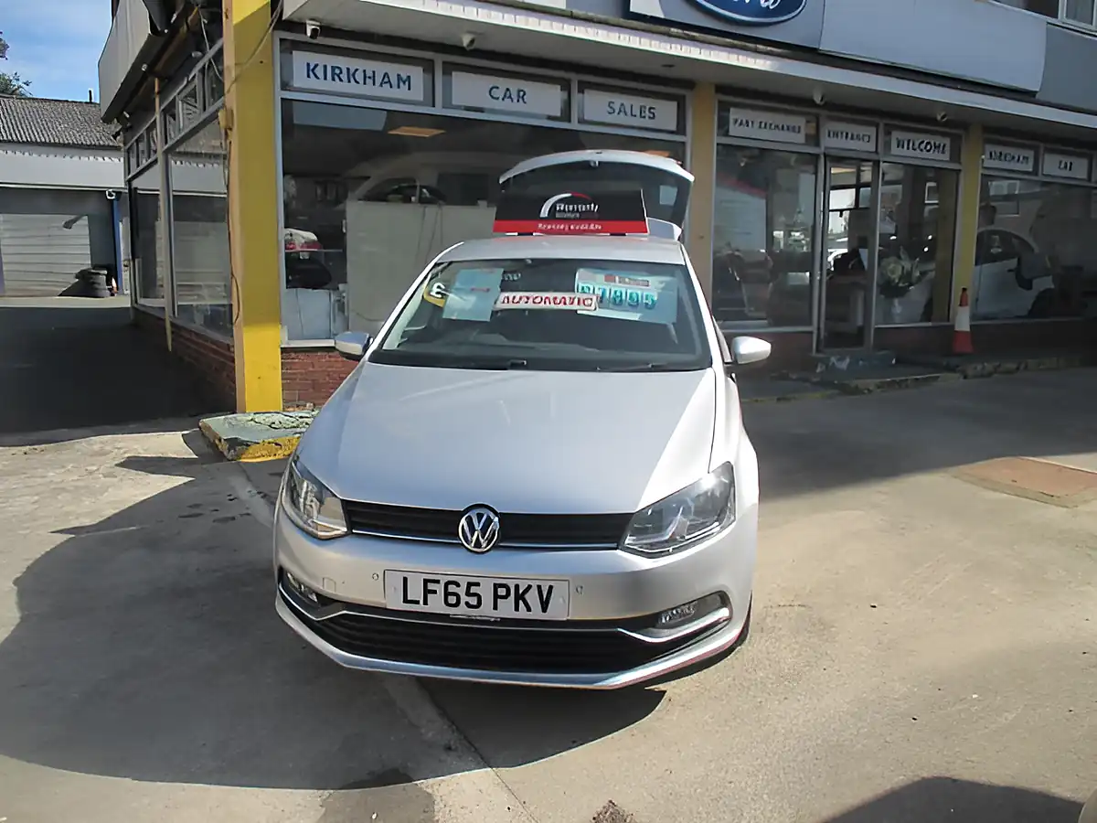 Used 2015 Volkswagen Polo Silver - Front View