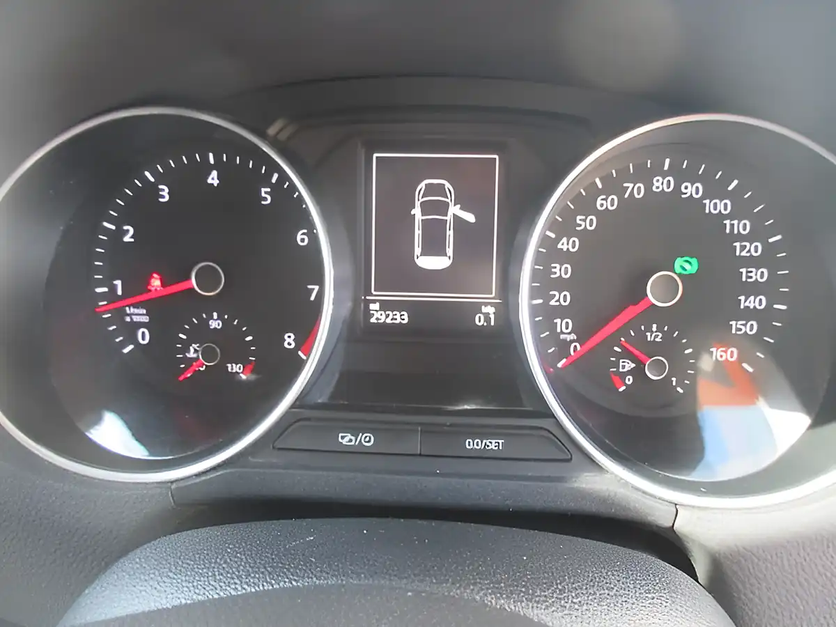 Used 2015 Volkswagen Polo Silver - Interior and Exterior details 10