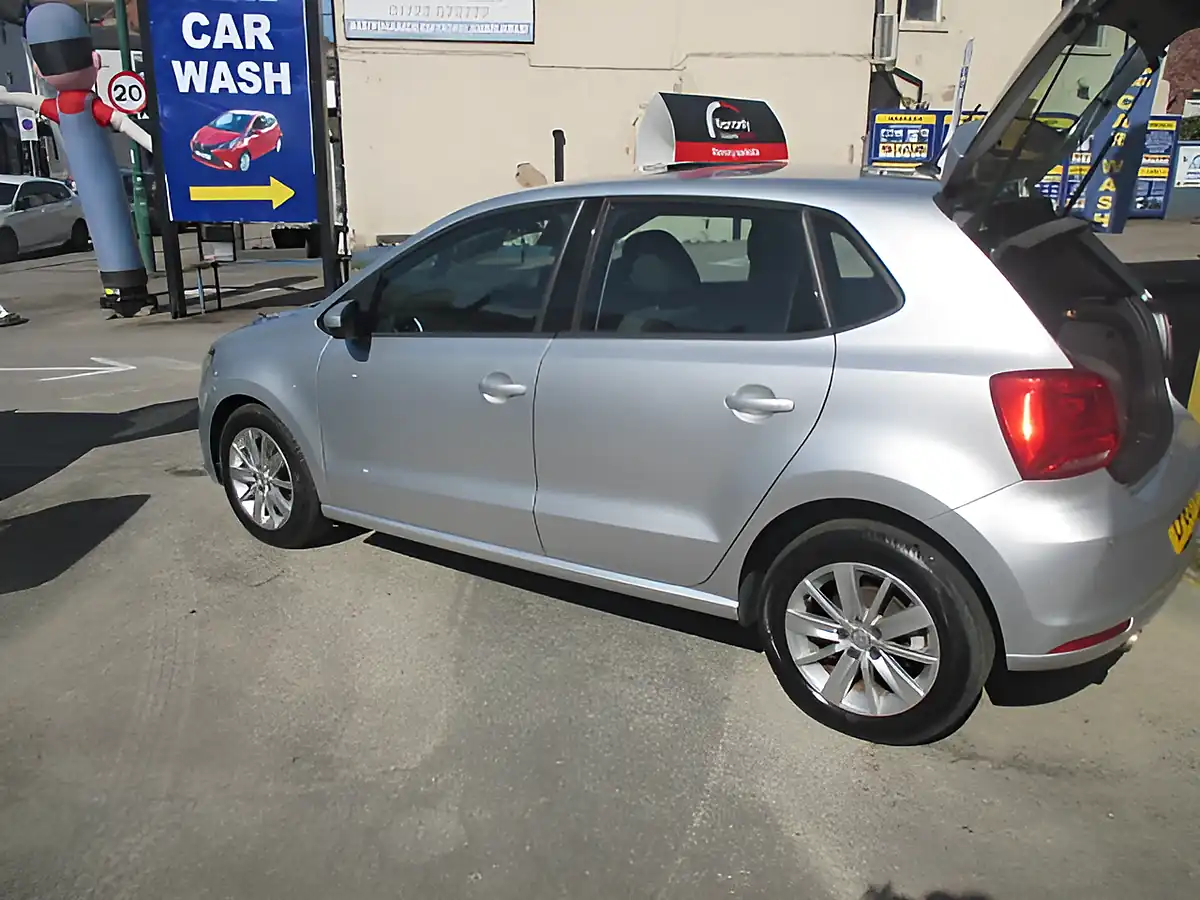 Used 2015 Volkswagen Polo Silver - Interior and Exterior details 3
