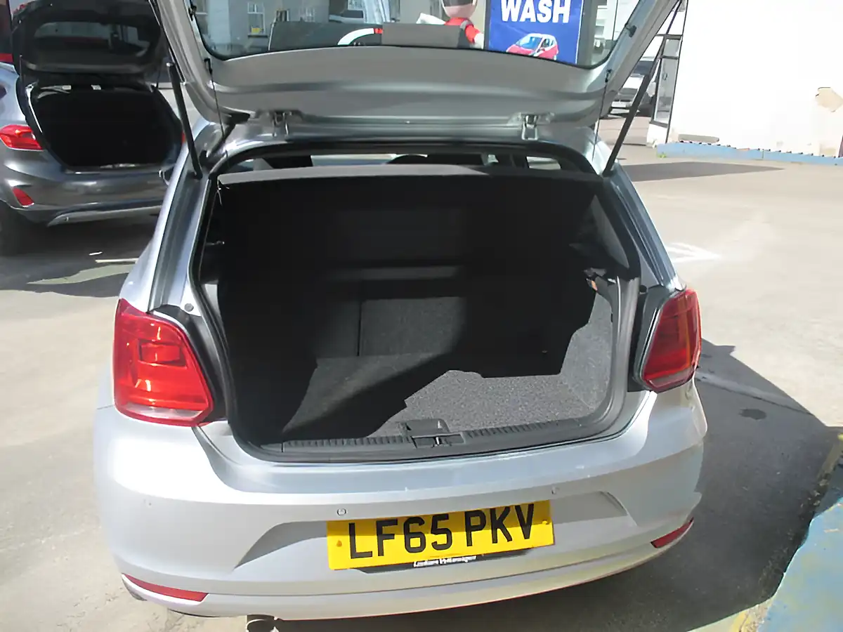 Used 2015 Volkswagen Polo Silver - Interior and Exterior details 6