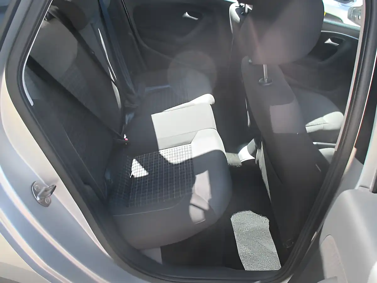 Used 2015 Volkswagen Polo Silver - Interior and Exterior details 9