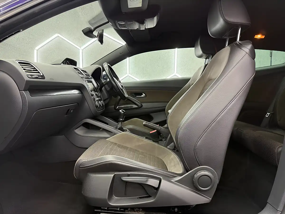 Used 2015 Volkswagen Scirocco Bluemotion Tech GT Purple - Interior and Exterior details 15