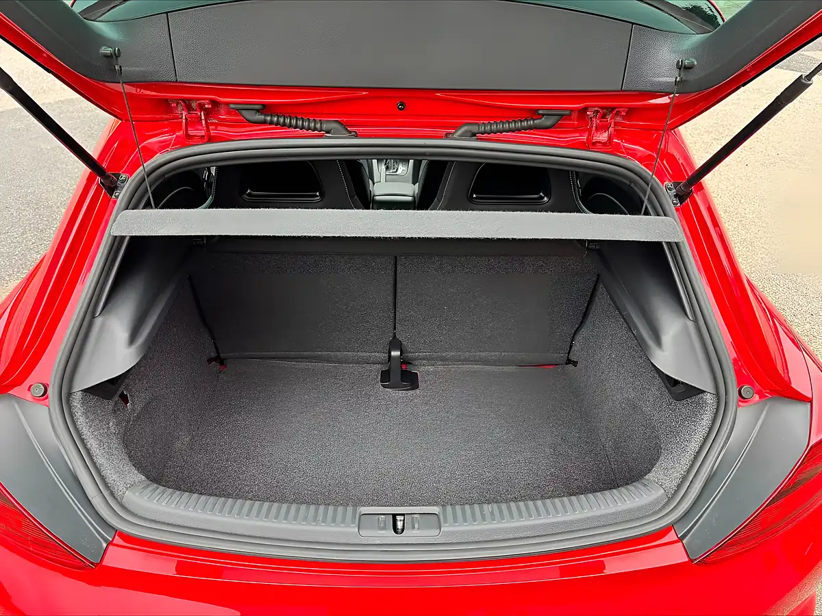 Used 2015 Volkswagen Scirocco Bluemotion Tech GT Red - Interior and Exterior details 20