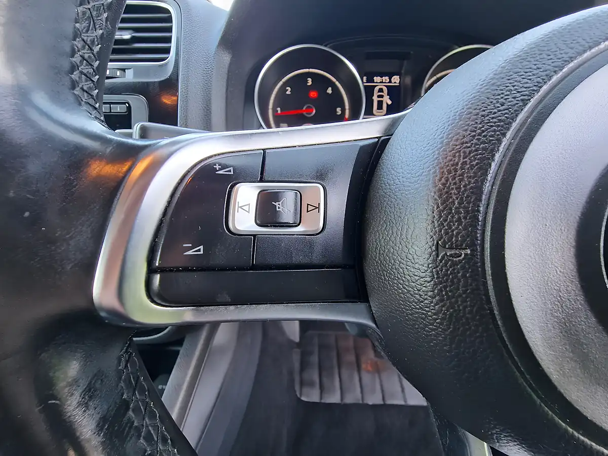 Used 2015 Volkswagen Scirocco Bluemotion Tech GT White - Interior and Exterior details 10