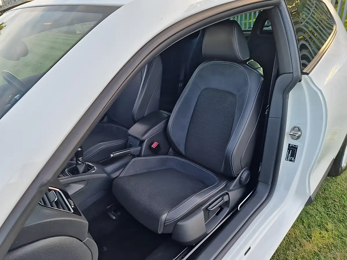 Used 2015 Volkswagen Scirocco Bluemotion Tech GT White - Interior and Exterior details 11