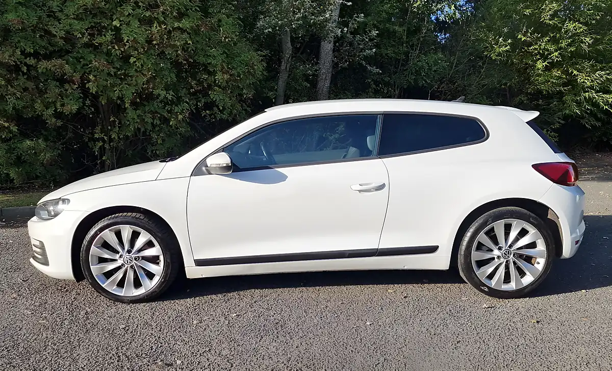 Used 2015 Volkswagen Scirocco Bluemotion Tech GT White - Interior and Exterior details 15