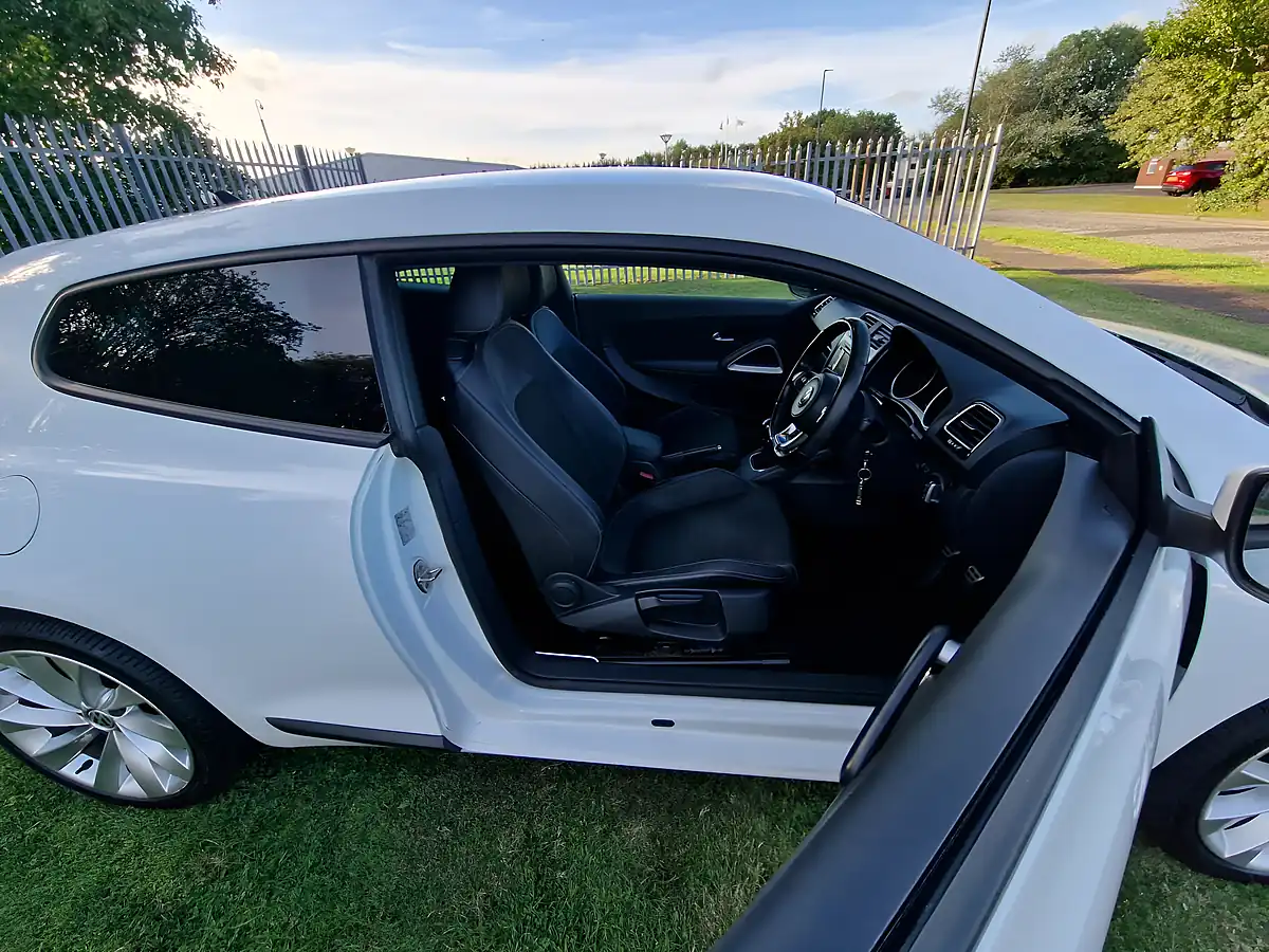 Used 2015 Volkswagen Scirocco Bluemotion Tech GT White - Interior and Exterior details 16