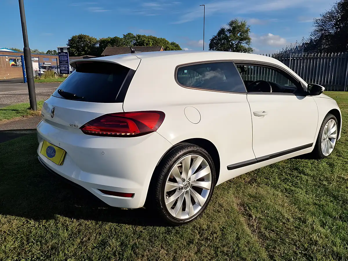 Used 2015 Volkswagen Scirocco Bluemotion Tech GT White - Interior and Exterior details 17