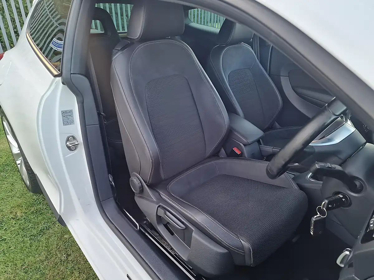 Used 2015 Volkswagen Scirocco Bluemotion Tech GT White - Interior and Exterior details 4