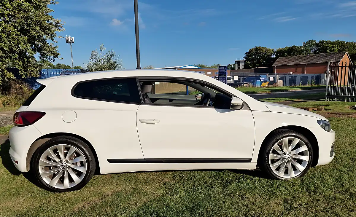 Used 2015 Volkswagen Scirocco Bluemotion Tech GT White - Interior and Exterior details 5