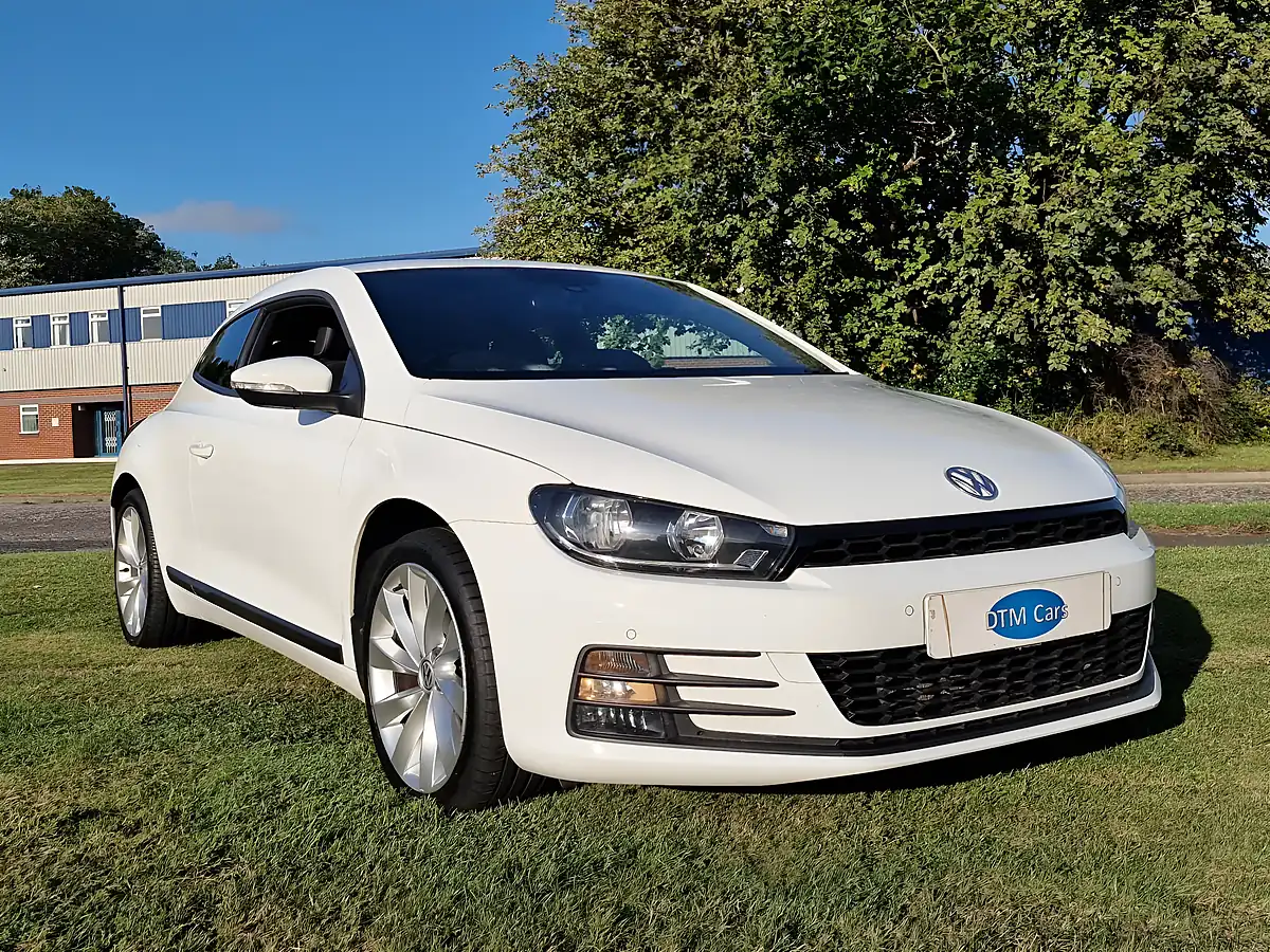 Used 2015 Volkswagen Scirocco Bluemotion Tech GT White - Interior and Exterior details 6