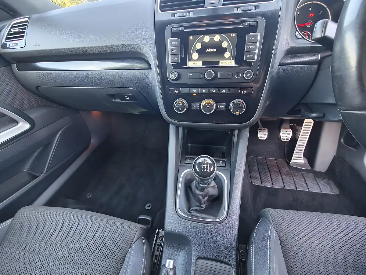 Used 2015 Volkswagen Scirocco Bluemotion Tech GT White - Interior and Exterior details 8