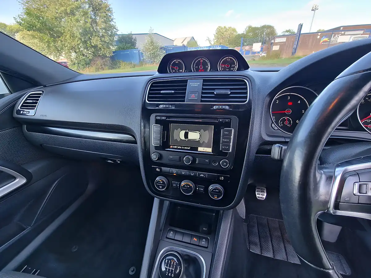 Used 2015 Volkswagen Scirocco Bluemotion Tech GT White - Interior and Exterior details 9