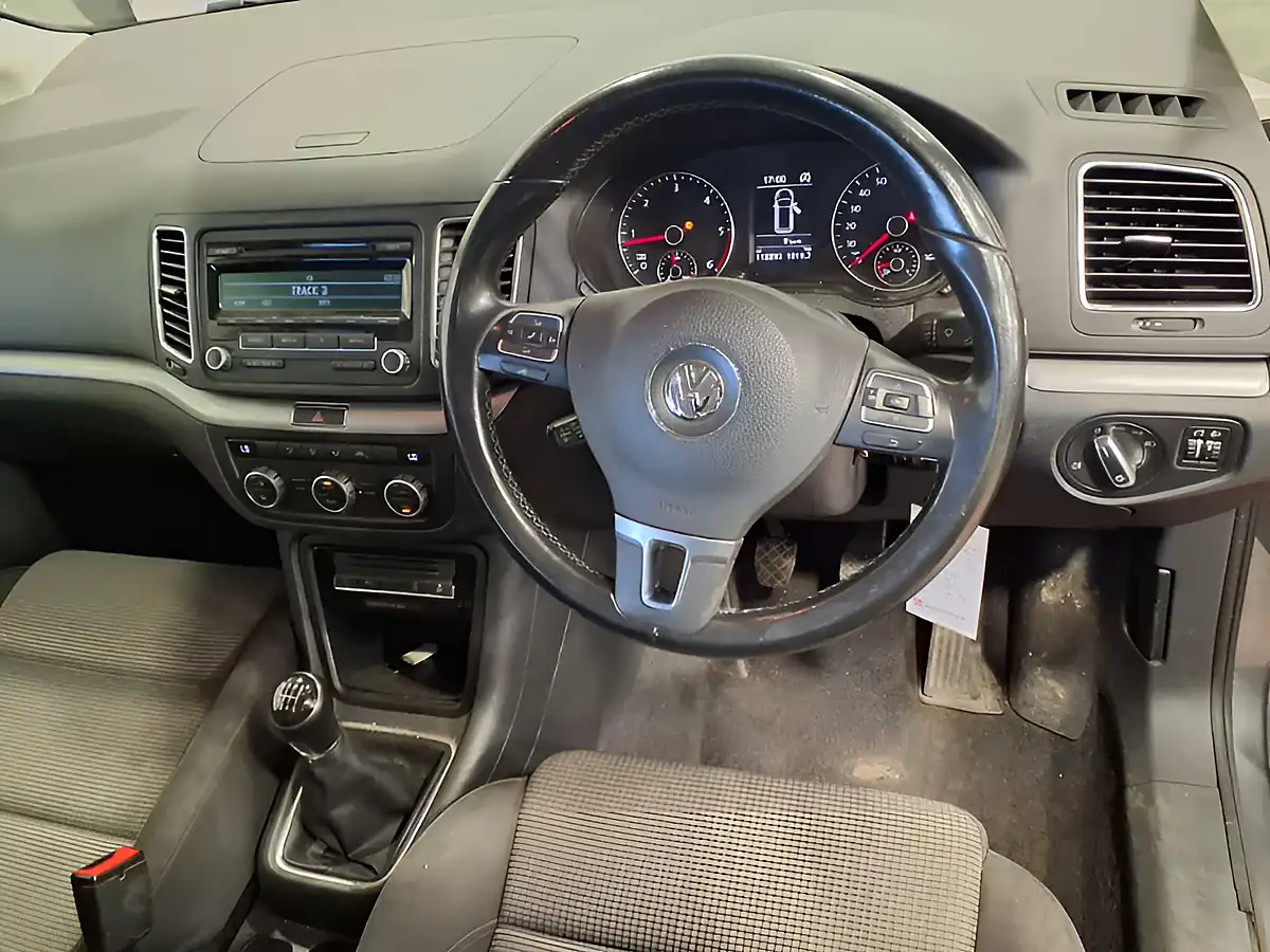 Used 2015 Volkswagen Sharan Se Bluemotion Tech Grey - Interior and Exterior details 14
