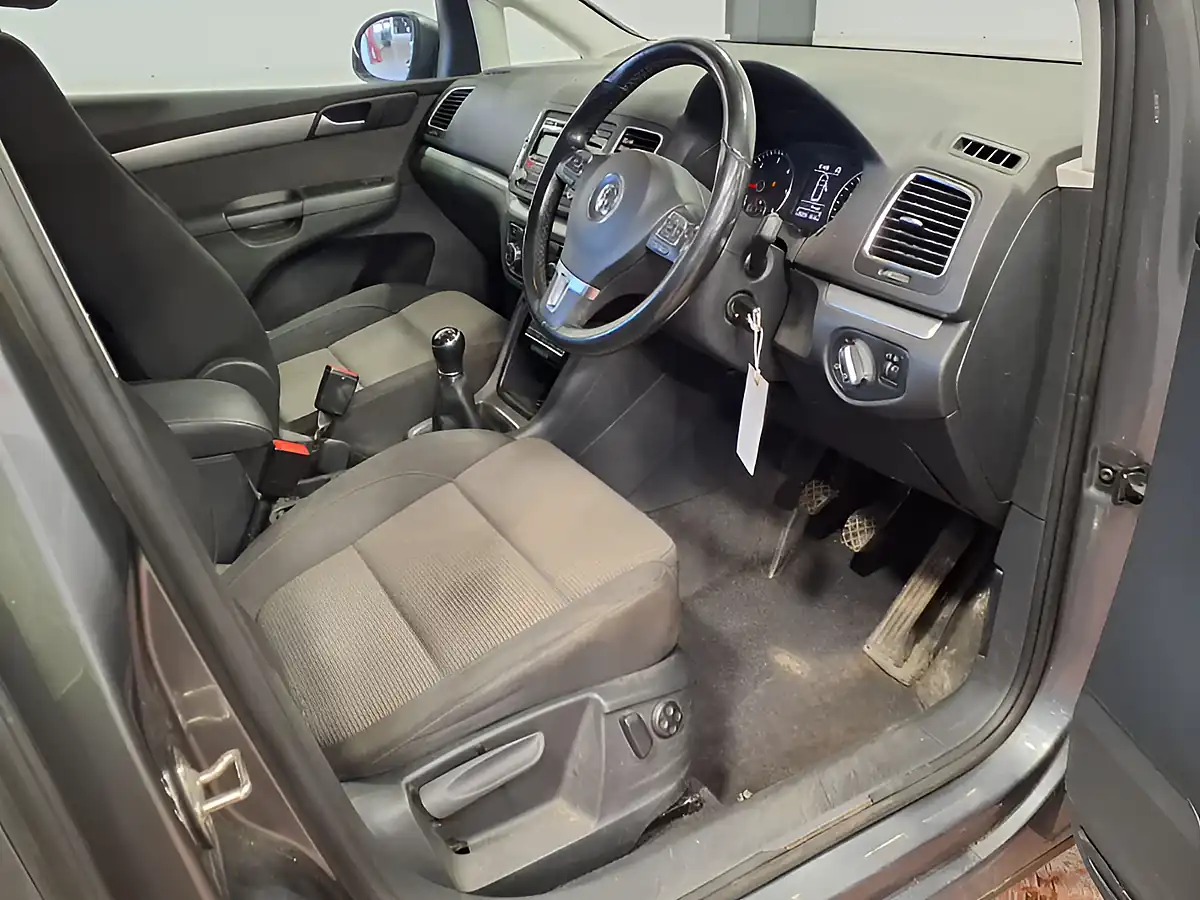 Used 2015 Volkswagen Sharan Se Bluemotion Tech Grey - Interior and Exterior details 7