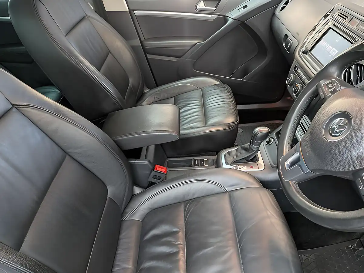 Used 2015 Volkswagen Tiguan Bluemotion Tech Match Black - Interior and Exterior details 10