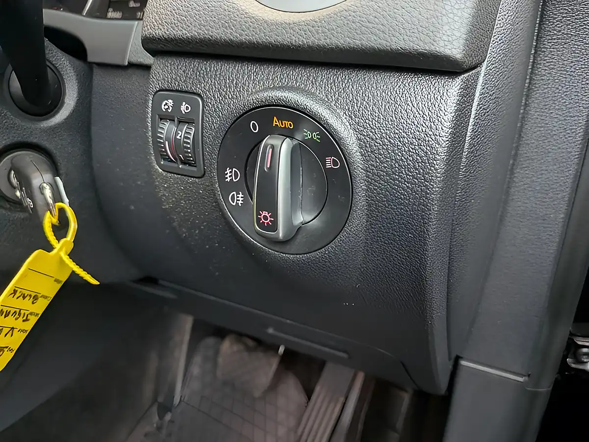 Used 2015 Volkswagen Tiguan Bluemotion Tech Match Black - Interior and Exterior details 12