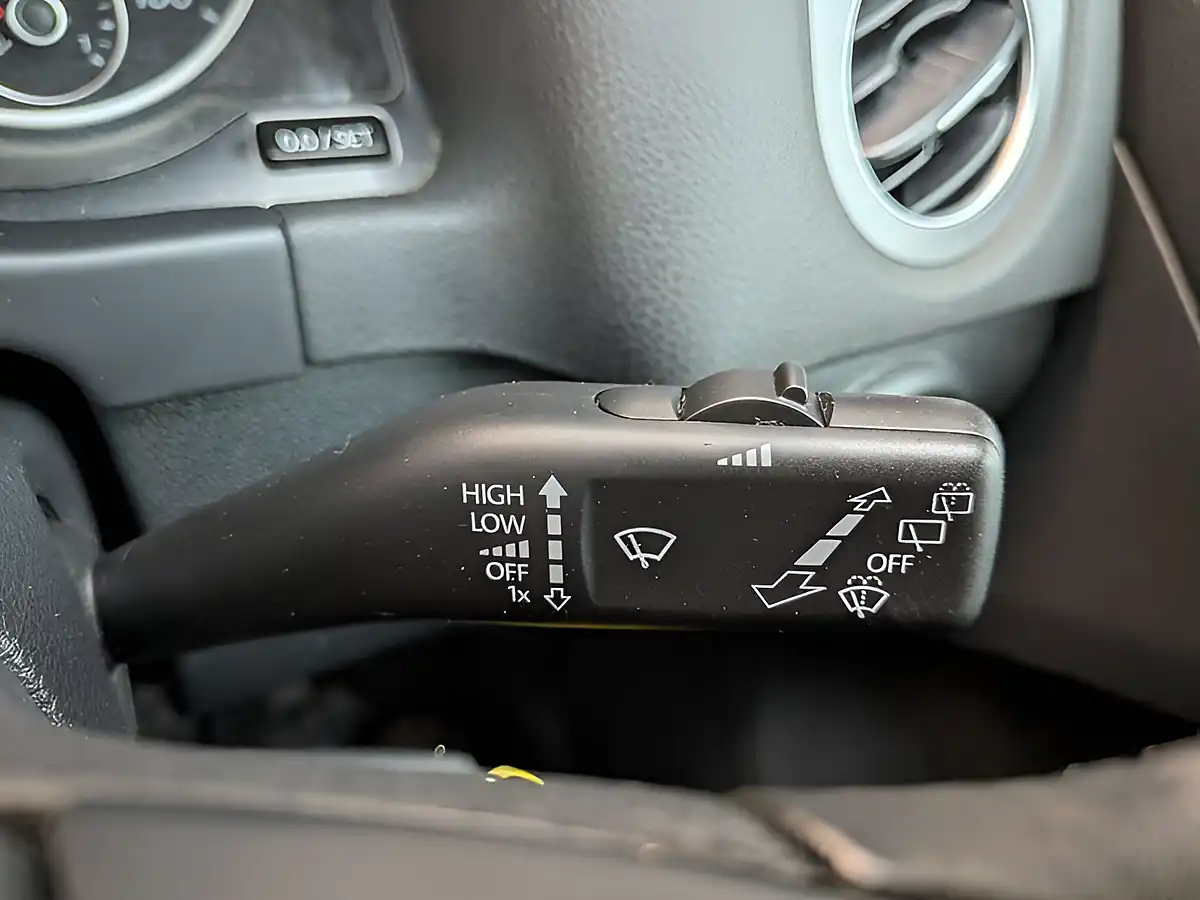 Used 2015 Volkswagen Tiguan Bluemotion Tech Match Black - Interior and Exterior details 13