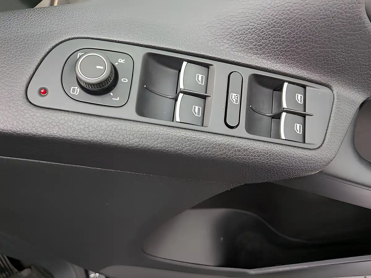 Used 2015 Volkswagen Tiguan Bluemotion Tech Match Black - Interior and Exterior details 14