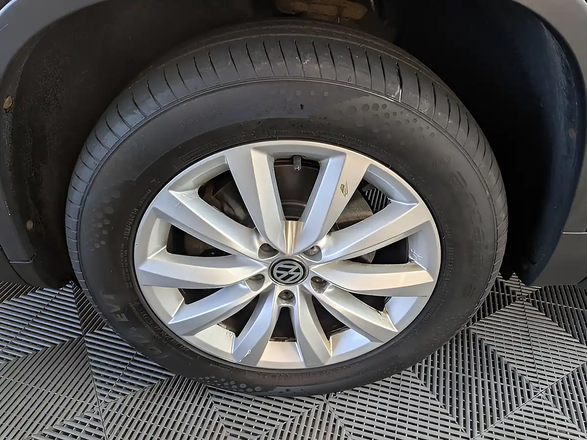 Used 2015 Volkswagen Tiguan Bluemotion Tech Match Black - Interior and Exterior details 20