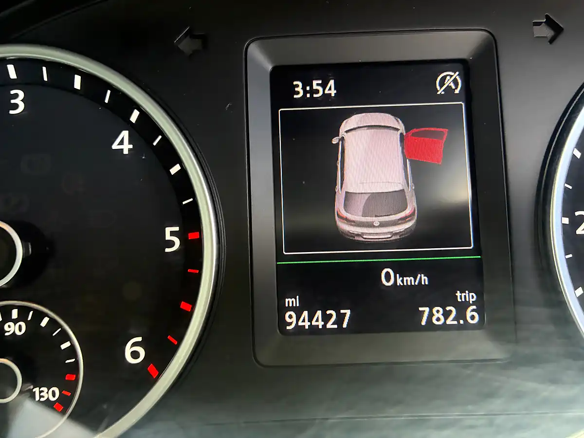 Used 2015 Volkswagen Tiguan Bluemotion Tech Match Blue - Interior and Exterior details 12