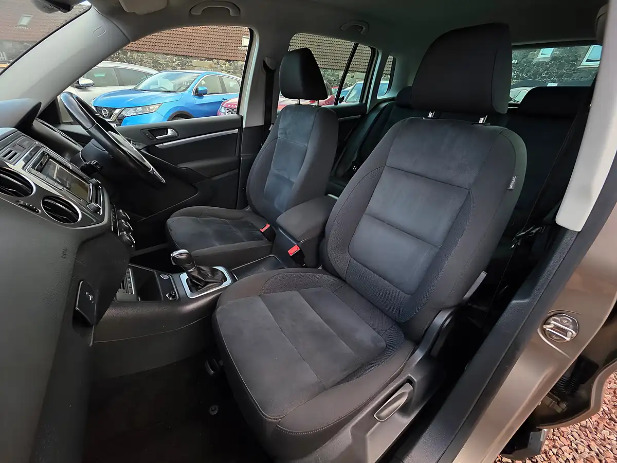 Used 2015 Volkswagen Tiguan Bluemotion Tech Match Edition Titanium Beige Metallic - Interior and Exterior details 10