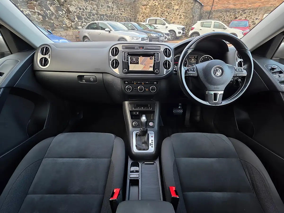 Used 2015 Volkswagen Tiguan Bluemotion Tech Match Edition Titanium Beige Metallic - Interior and Exterior details 7
