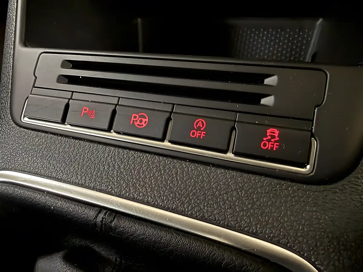 Used 2015 Volkswagen Tiguan Bluemotion Tech Match Grey - Interior and Exterior details 11