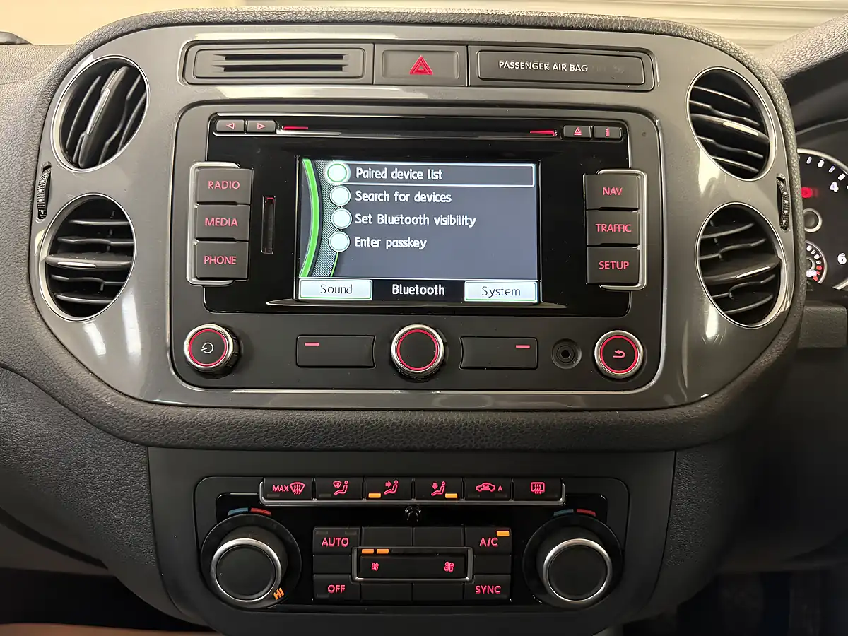 Used 2015 Volkswagen Tiguan Bluemotion Tech Match Grey - Interior and Exterior details 12
