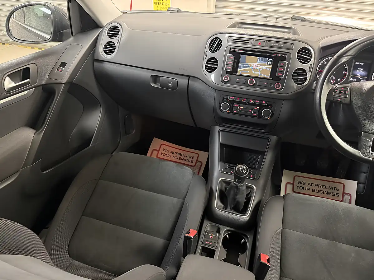 Used 2015 Volkswagen Tiguan Bluemotion Tech Match Grey - Interior and Exterior details 15