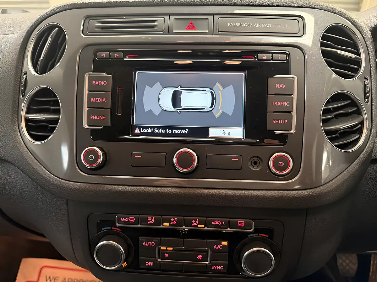 Used 2015 Volkswagen Tiguan Bluemotion Tech Match Grey - Interior and Exterior details 16