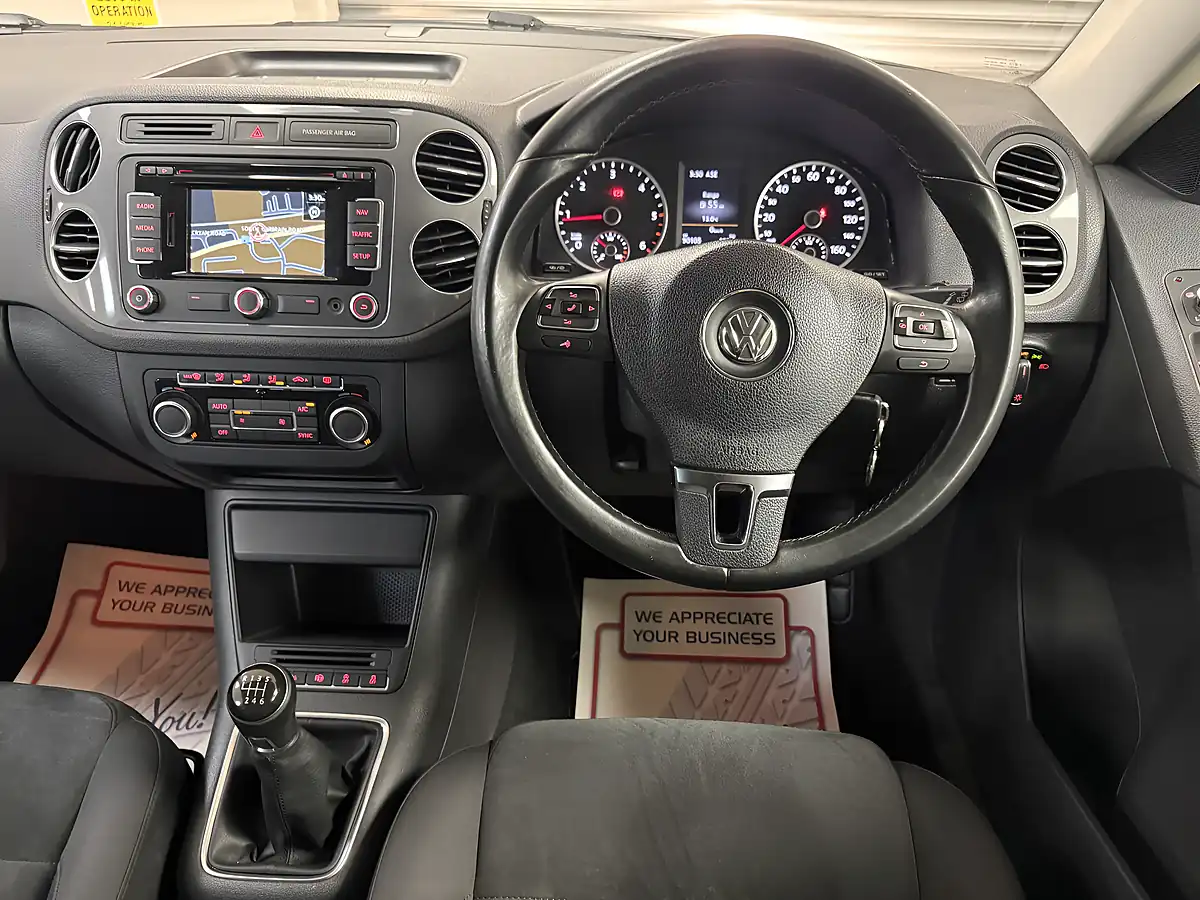 Used 2015 Volkswagen Tiguan Bluemotion Tech Match Grey - Interior and Exterior details 6