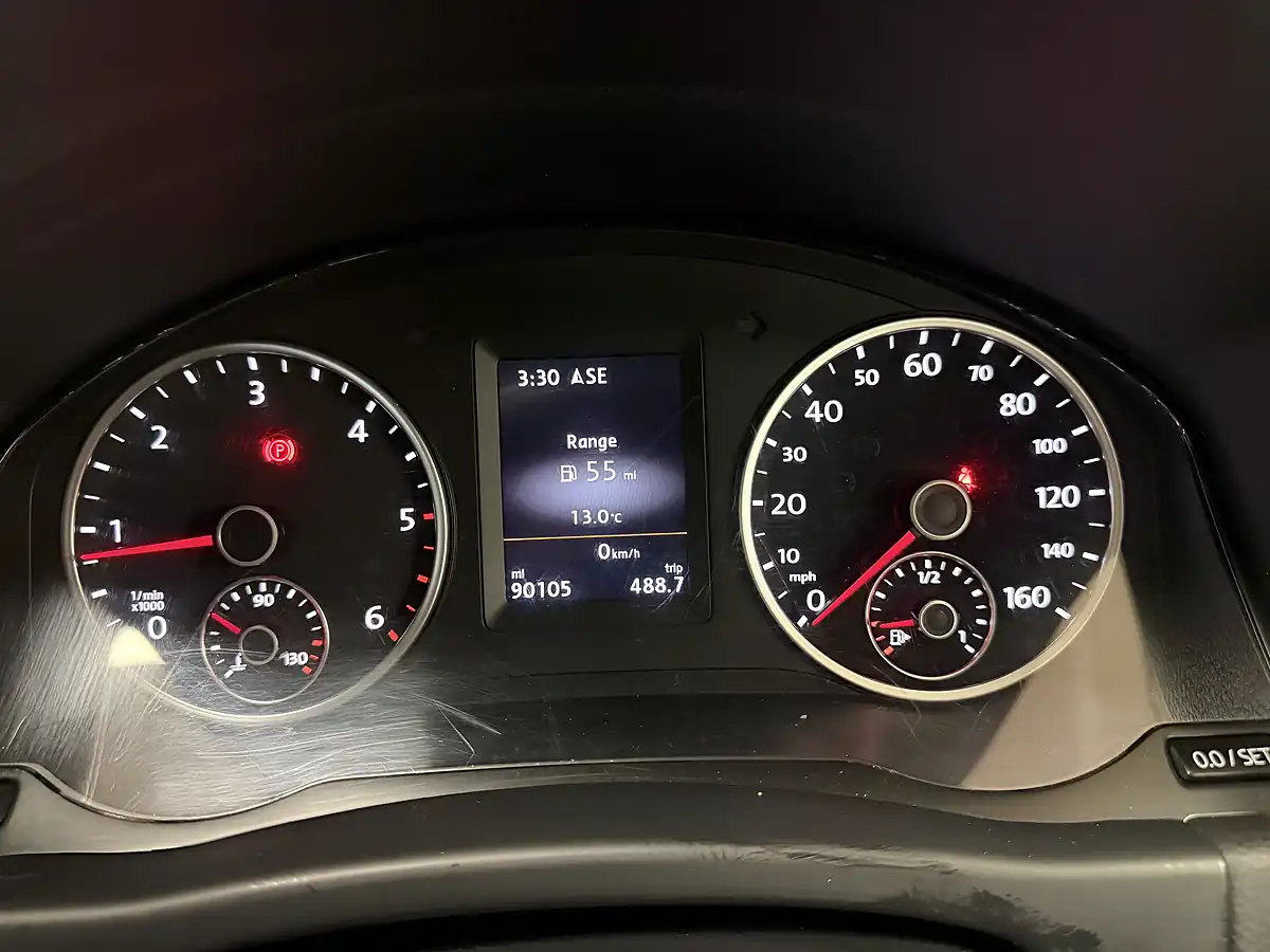 Used 2015 Volkswagen Tiguan Bluemotion Tech Match Grey - Interior and Exterior details 8