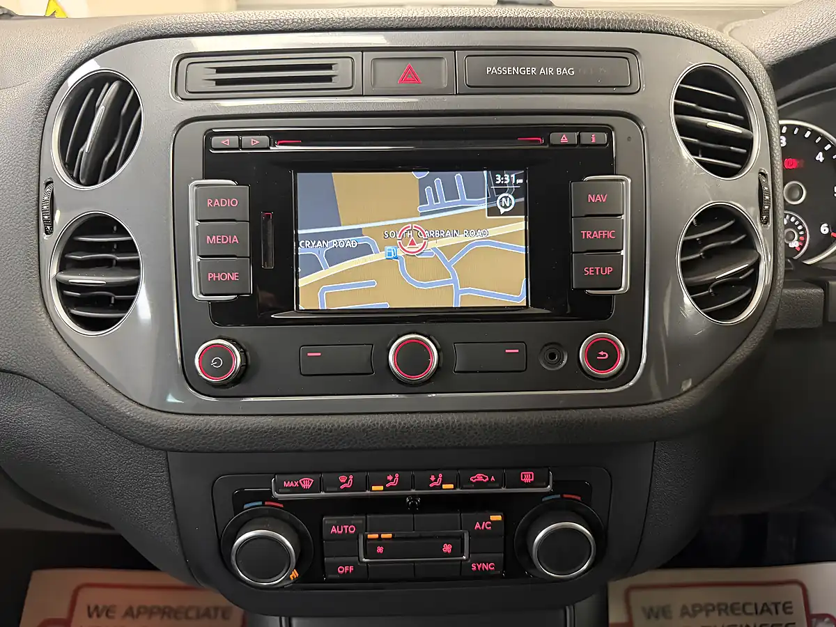 Used 2015 Volkswagen Tiguan Bluemotion Tech Match Grey - Interior and Exterior details 9