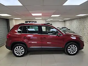 Used 2015 Volkswagen Tiguan Bluemotion Tech Match Red - Interior and Exterior details 11