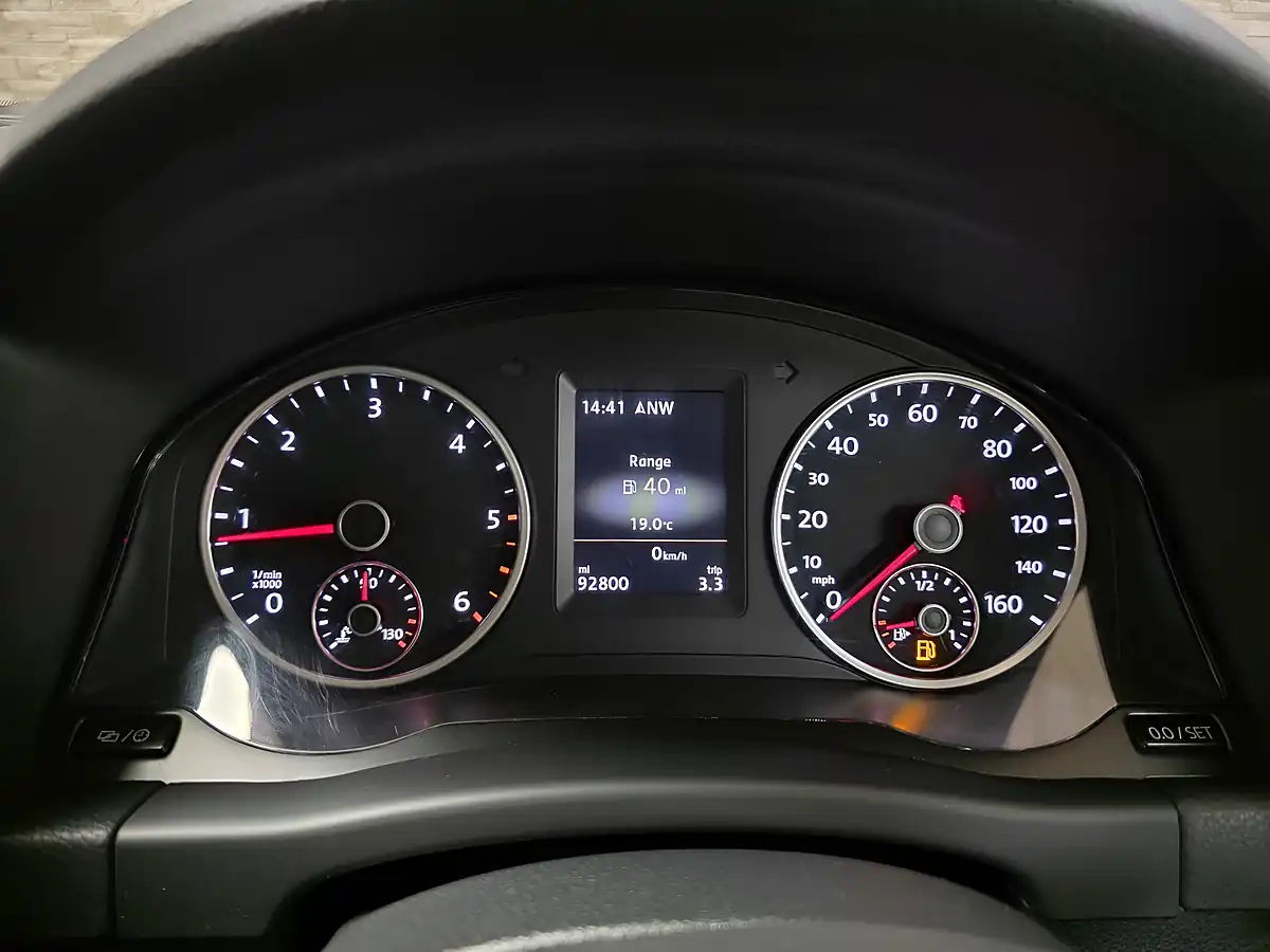 Used 2015 Volkswagen Tiguan Bluemotion Tech Match Red - Interior and Exterior details 13