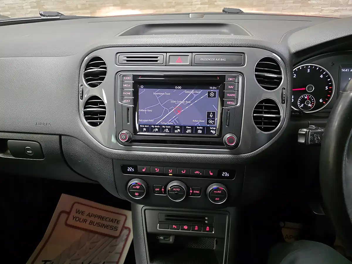 Used 2015 Volkswagen Tiguan Bluemotion Tech Match Red - Interior and Exterior details 14