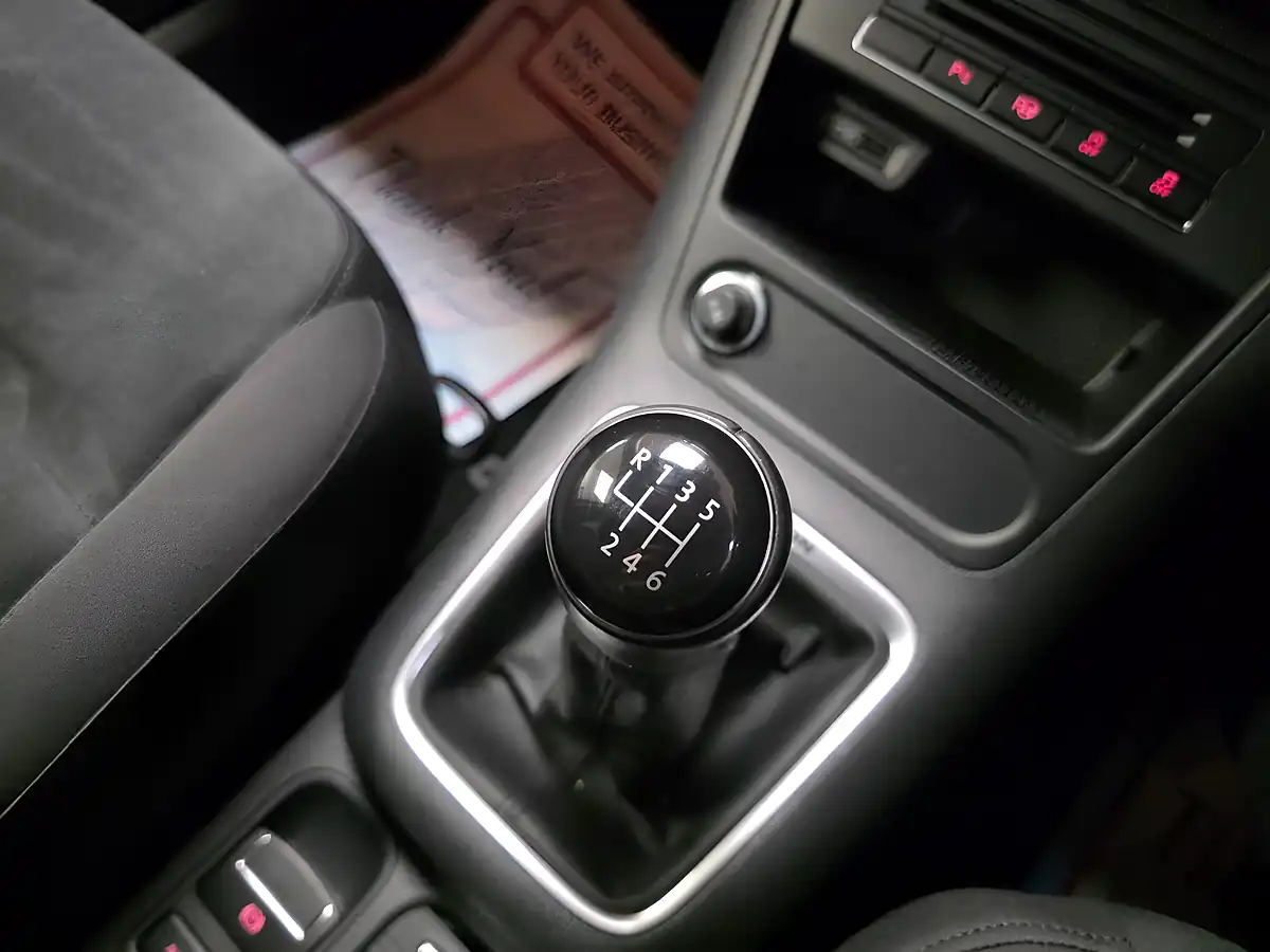 Used 2015 Volkswagen Tiguan Bluemotion Tech Match Red - Interior and Exterior details 15