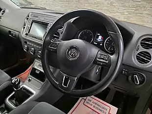 Used 2015 Volkswagen Tiguan Bluemotion Tech Match Red - Interior and Exterior details 5