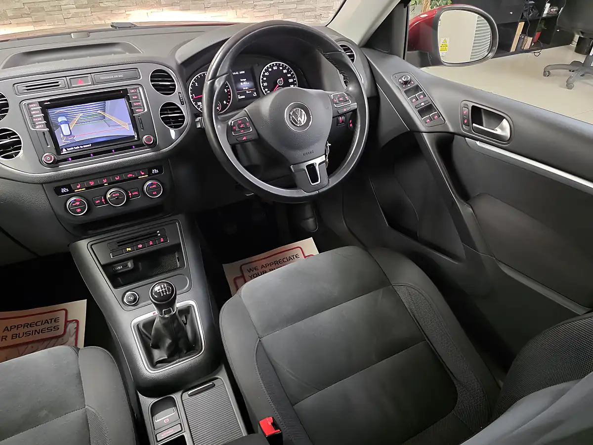 Used 2015 Volkswagen Tiguan Bluemotion Tech Match Red - Interior and Exterior details 8