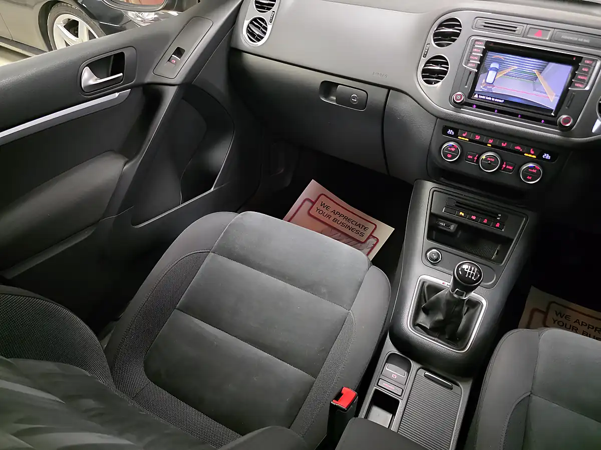 Used 2015 Volkswagen Tiguan Bluemotion Tech Match Red - Interior and Exterior details 9