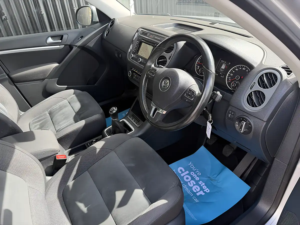 Used 2015 Volkswagen Tiguan Bluemotion Tech Match Silver - Interior and Exterior details 11