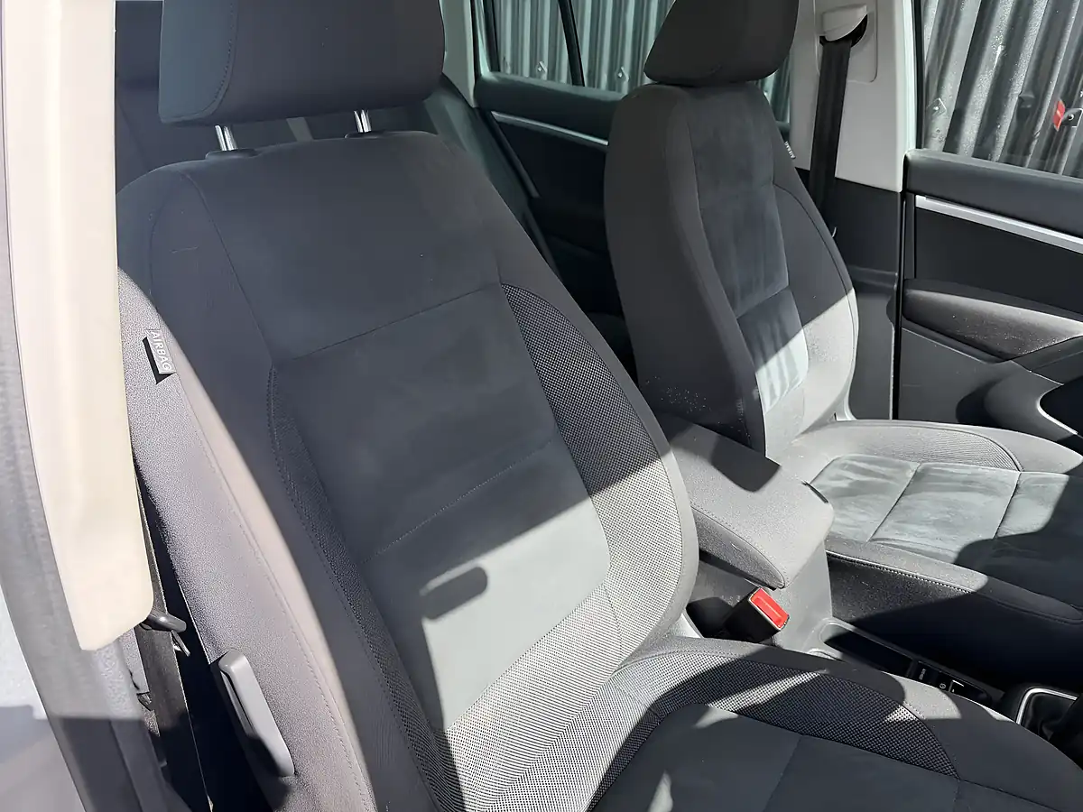 Used 2015 Volkswagen Tiguan Bluemotion Tech Match Silver - Interior and Exterior details 13