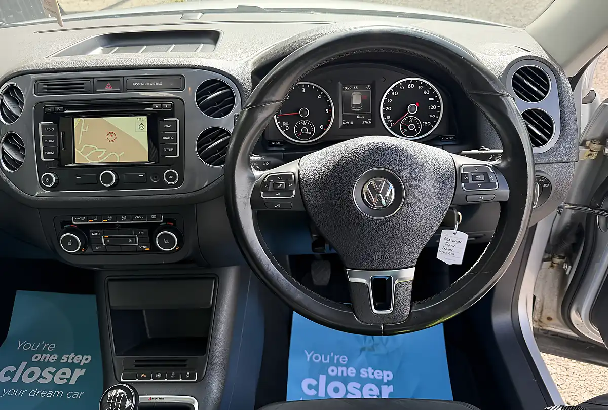 Used 2015 Volkswagen Tiguan Bluemotion Tech Match Silver - Interior and Exterior details 15