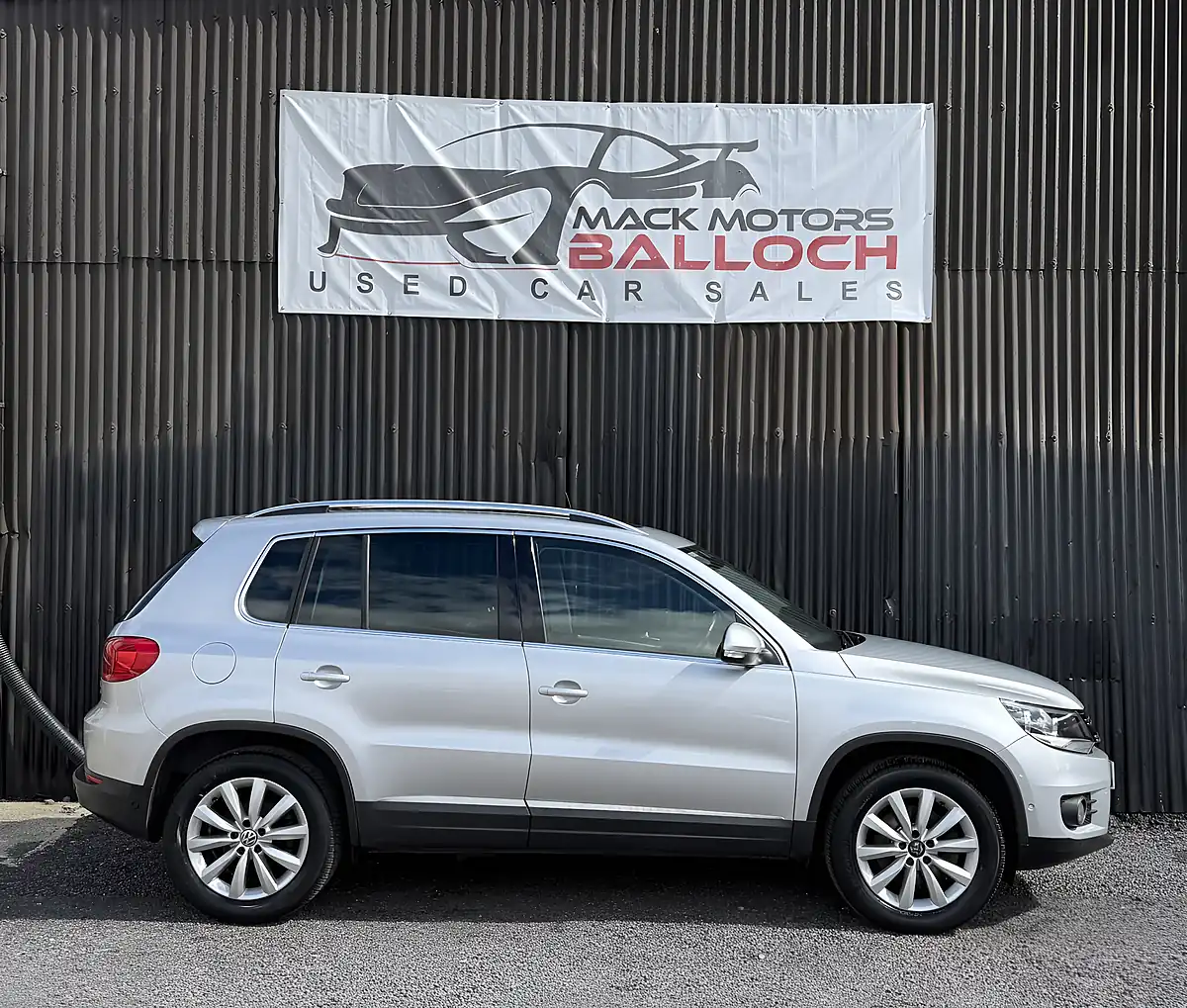 Used 2015 Volkswagen Tiguan Bluemotion Tech Match Silver - Interior and Exterior details 4