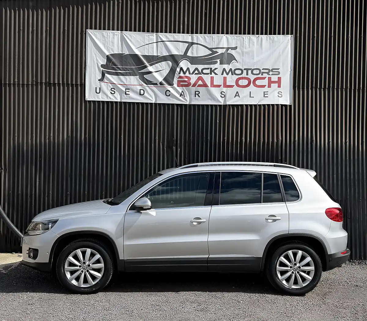 Used 2015 Volkswagen Tiguan Bluemotion Tech Match Silver - Interior and Exterior details 8