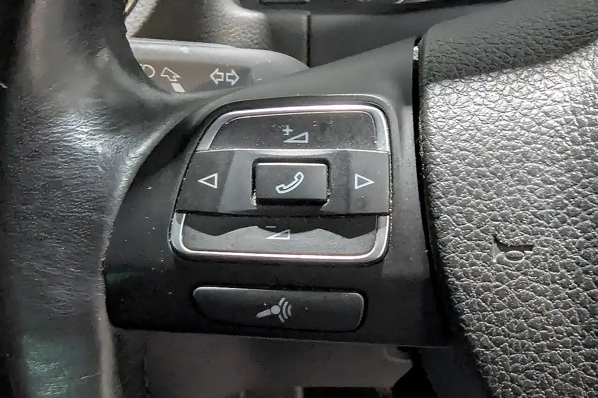 Used 2015 Volkswagen Tiguan Bluemotion Tech Match White - Interior and Exterior details 11