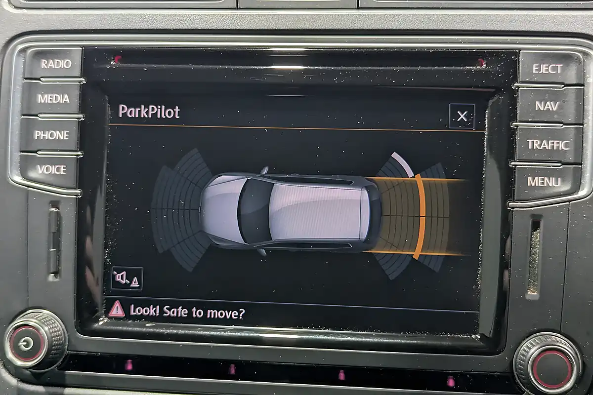 Used 2015 Volkswagen Tiguan Bluemotion Tech Match White - Interior and Exterior details 12